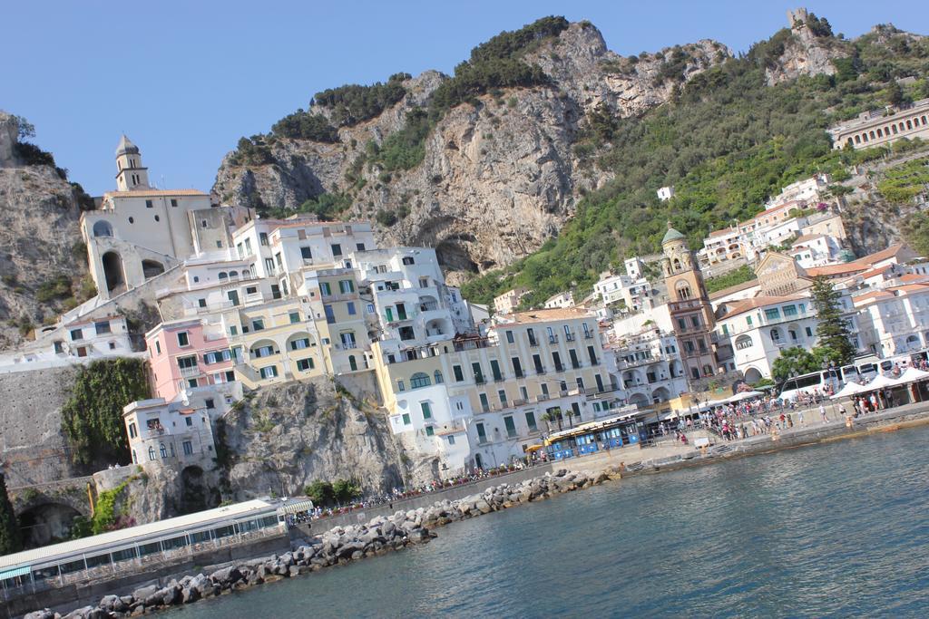 Casa Vacanze Nonna Raffa Amalfi Eksteriør billede